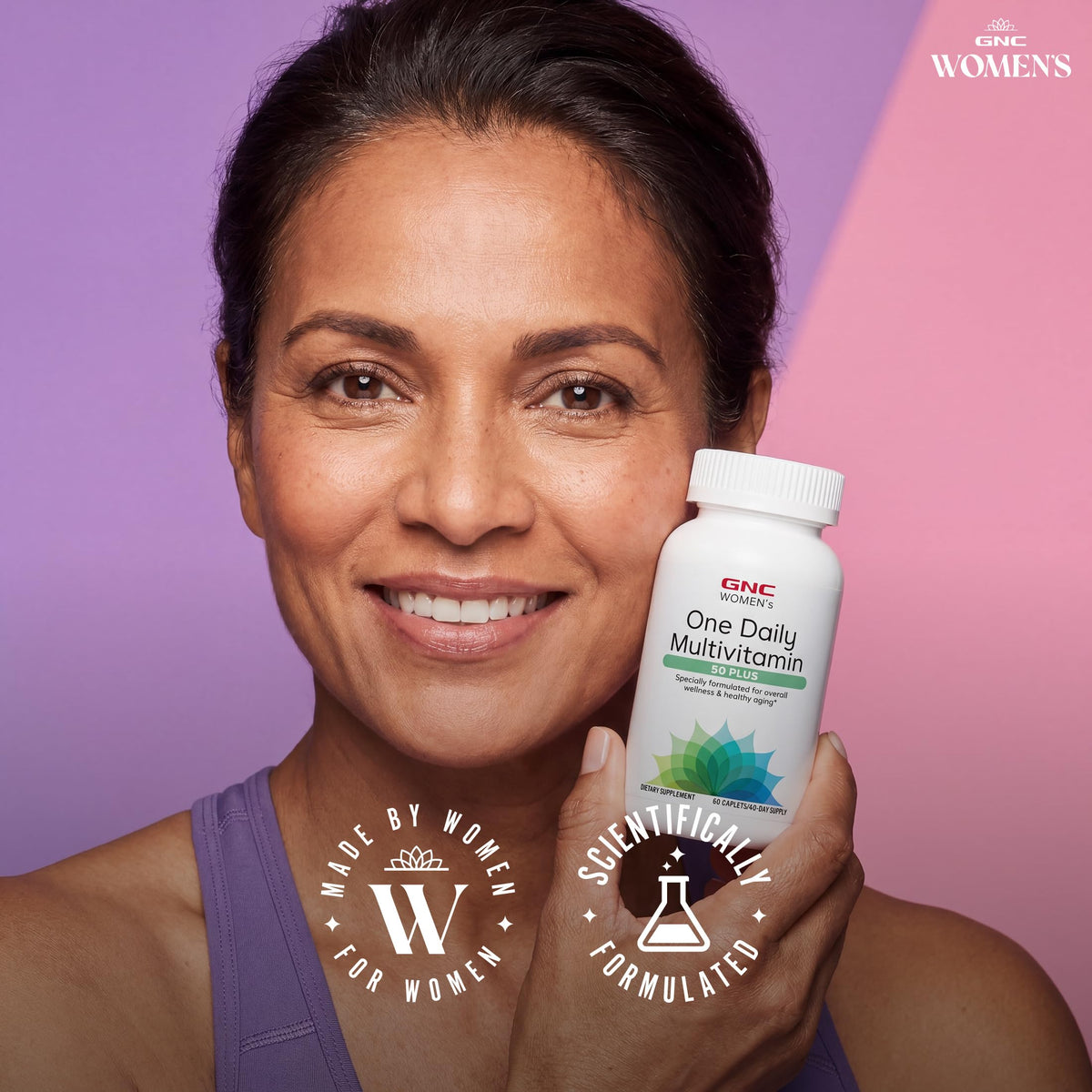 GNC Multivitamines Femmes 50 Plus, boîte ouverte avec comprimés visibles