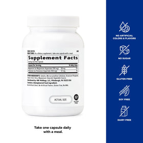 GNC Potassium et Magnésium Aspartate 250mg capsules dans une main