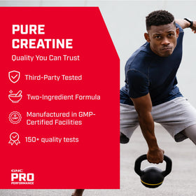 GNC Pro Performance Créatine Monohydrate + HMB 308g, poudre dans un verre d'eau