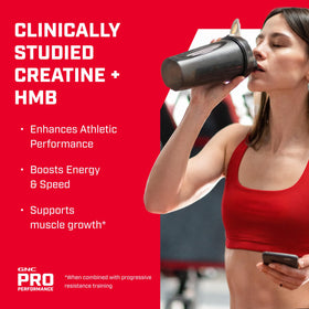 GNC Pro Performance Créatine Monohydrate + HMB 308g, prise avec une cuillère