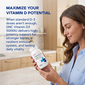 GNC Vitamine D3 125mcg, tablette dans une main