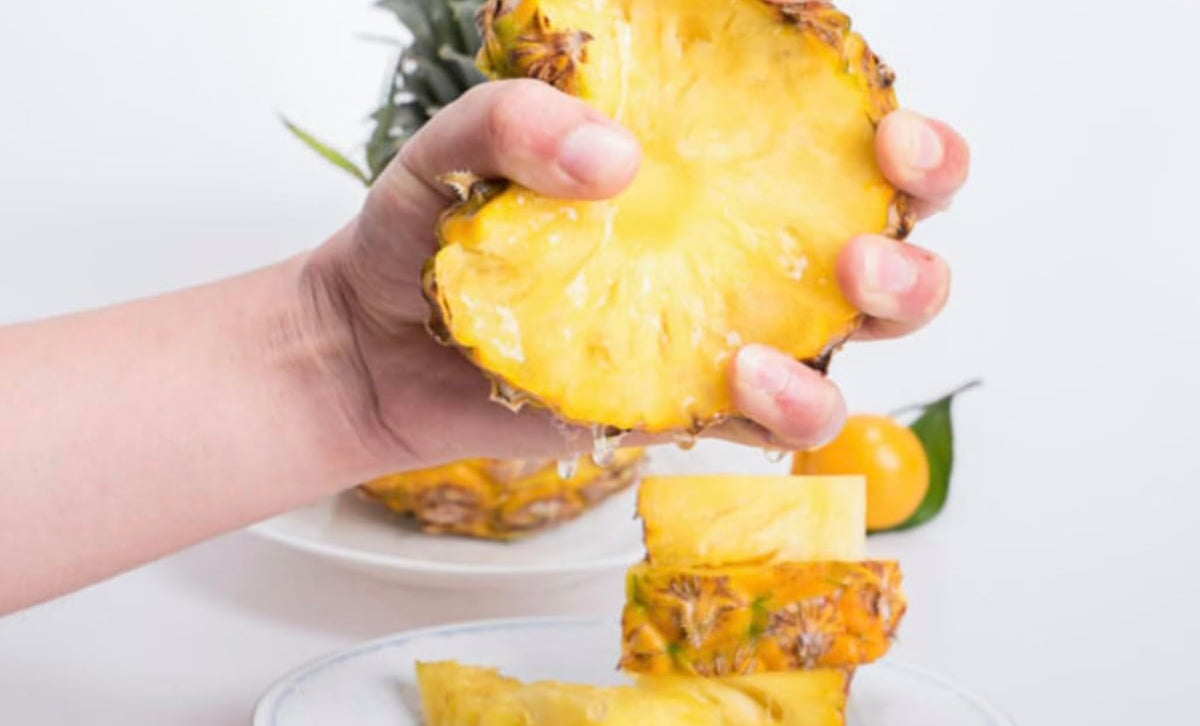 Gobelet avec collagène liquide SpoiledChild préparé au goût ananas
