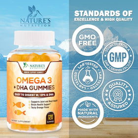 Gommes Omega 3 Nature's Nutrition à côté d'un verre d'eau