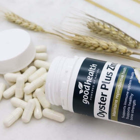 Goodhealth Oyster Plus 60 capsules avec des ingrédients marins en arrière-plan