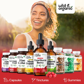 Gouttes d'extrait de baies de aubépine Wild & Organic dans un verre