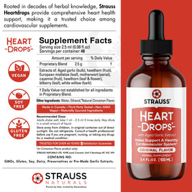 Gouttes de Cœur Strauss sur une table avec des herbes environnantes