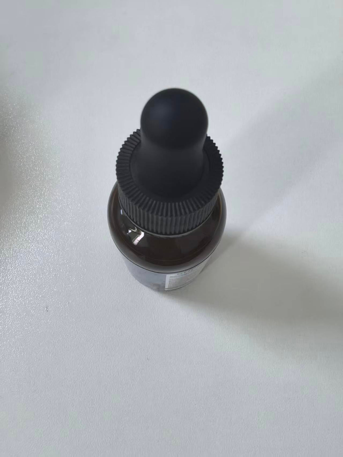 Gouttes de Glucosamine Chondroïtine JIANKYTZ dans une main