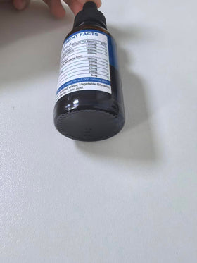 Gouttes de Glucosamine Chondroïtine JIANKYTZ sur un fond naturel