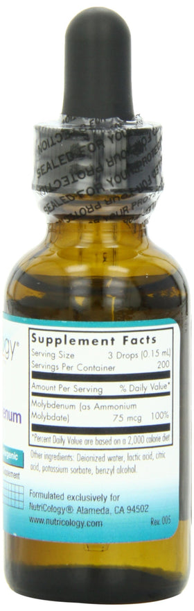 Gouttes de NutriCology Molybdène Liquide 25 mcg sur une cuillère