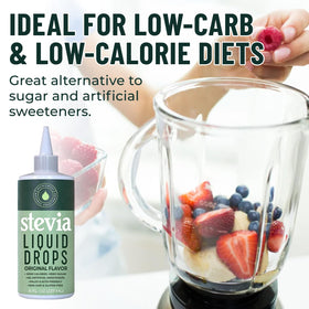 Gouttes de stevia liquide NatriSweet dans un verre d'eau