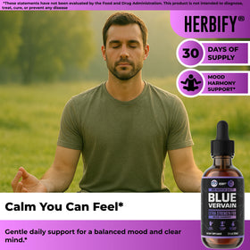 Gouttes de teinture de verveine bleue HERBIFY dans un verre