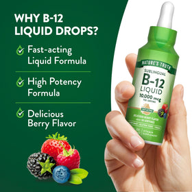 Gouttes de Vitamine B12 Nature's Truth versées dans une cuillère