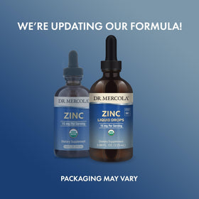 Gouttes de zinc liquide Dr. Mercola versées dans une cuillère