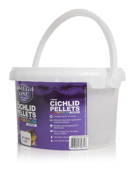 Granulés Omega One pour cichlidés dans un aquarium