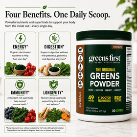 Greens First Poudre de Super-aliments Chocolat sur une table avec fruits