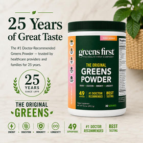 Greens First Poudre de Superaliments Originale 386g sur une table