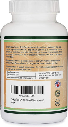 Gros plan sur une capsule de Champignon Turkey Tail 1 000 mg
