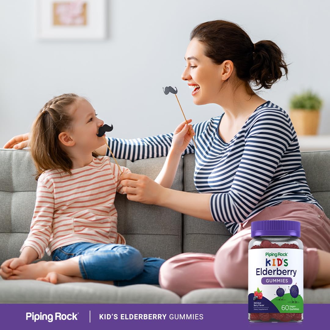 Gummies au Sureau Piping Rock sur une table avec d'autres fruits