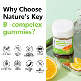Gummies B-Complex Nature's Key dans une main, mise en situation