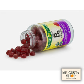 Gummies B12 500 mcg à la framboise ME GUSTA SHOP, prise avec un verre d'eau