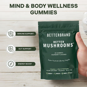 Gummies BetterMushrooms à la framboise, en main