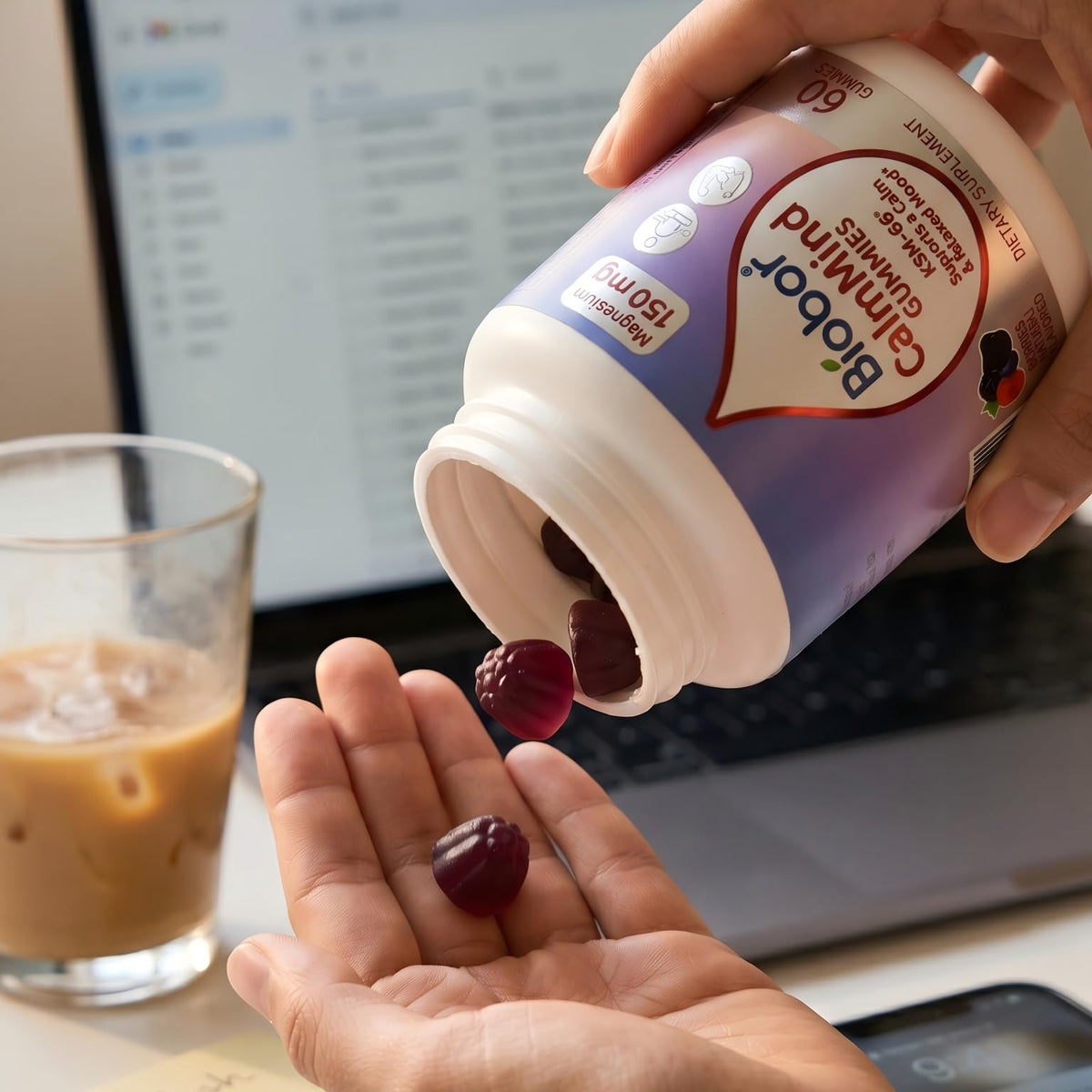 Gummies Biobor CalmMind, mise en scène dans un environnement de détente