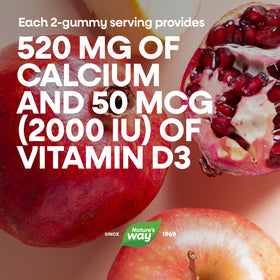 Gummies Calcium Nature's Way à côté d'un verre d'eau
