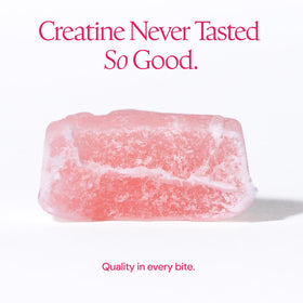 Gummies créatine Create dans un bol avec pastèques en arrière-plan