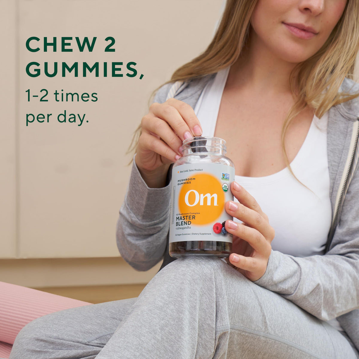 Gummies de Champignons OM MUSHROOM SUPERFOOD avec une cuillère