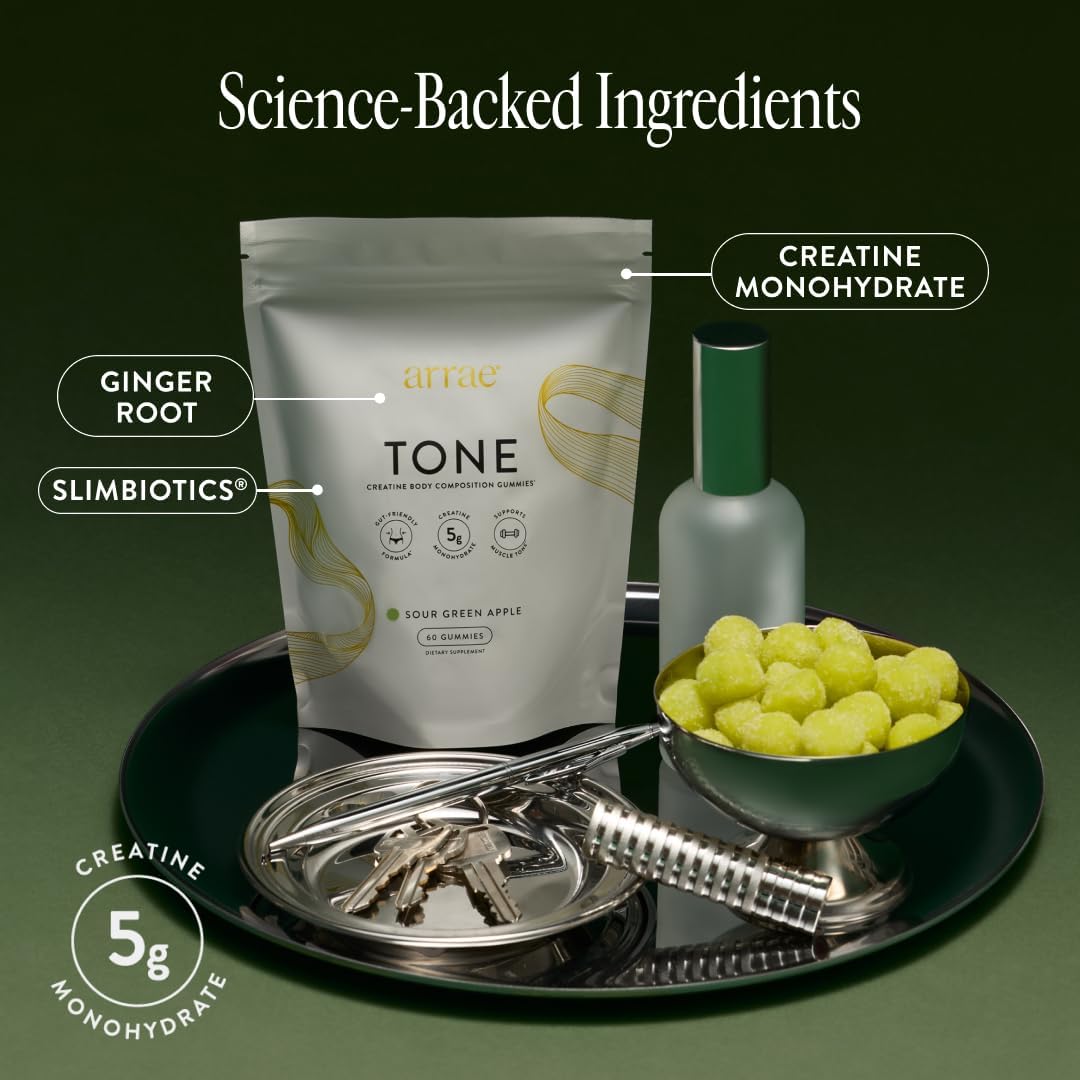 Gummies de créatine Arrae sur une table, mise en scène avec des accessoires de fitness
