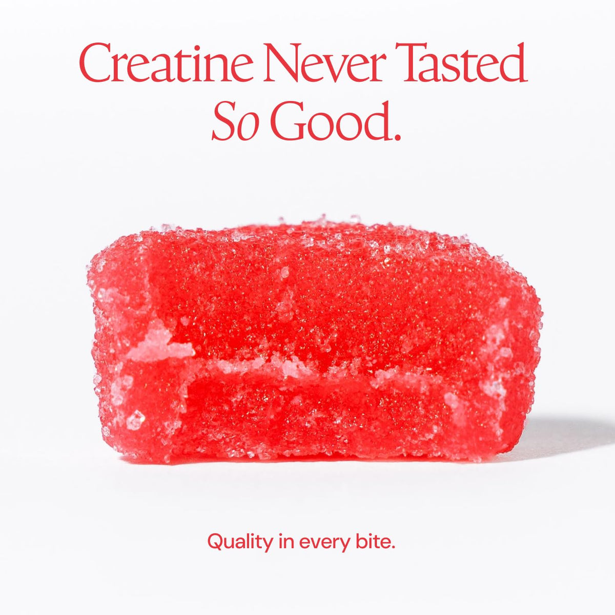 Gummies de créatine Create avec une prise en main d'une gummy cerise acidulée