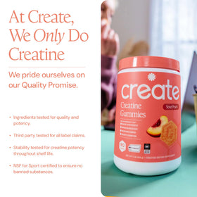 Gummies de créatine Create, prise en main avec une main