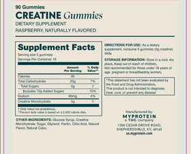 Gummies de Créatine Myprotein, en main avec un fond de salle de sport