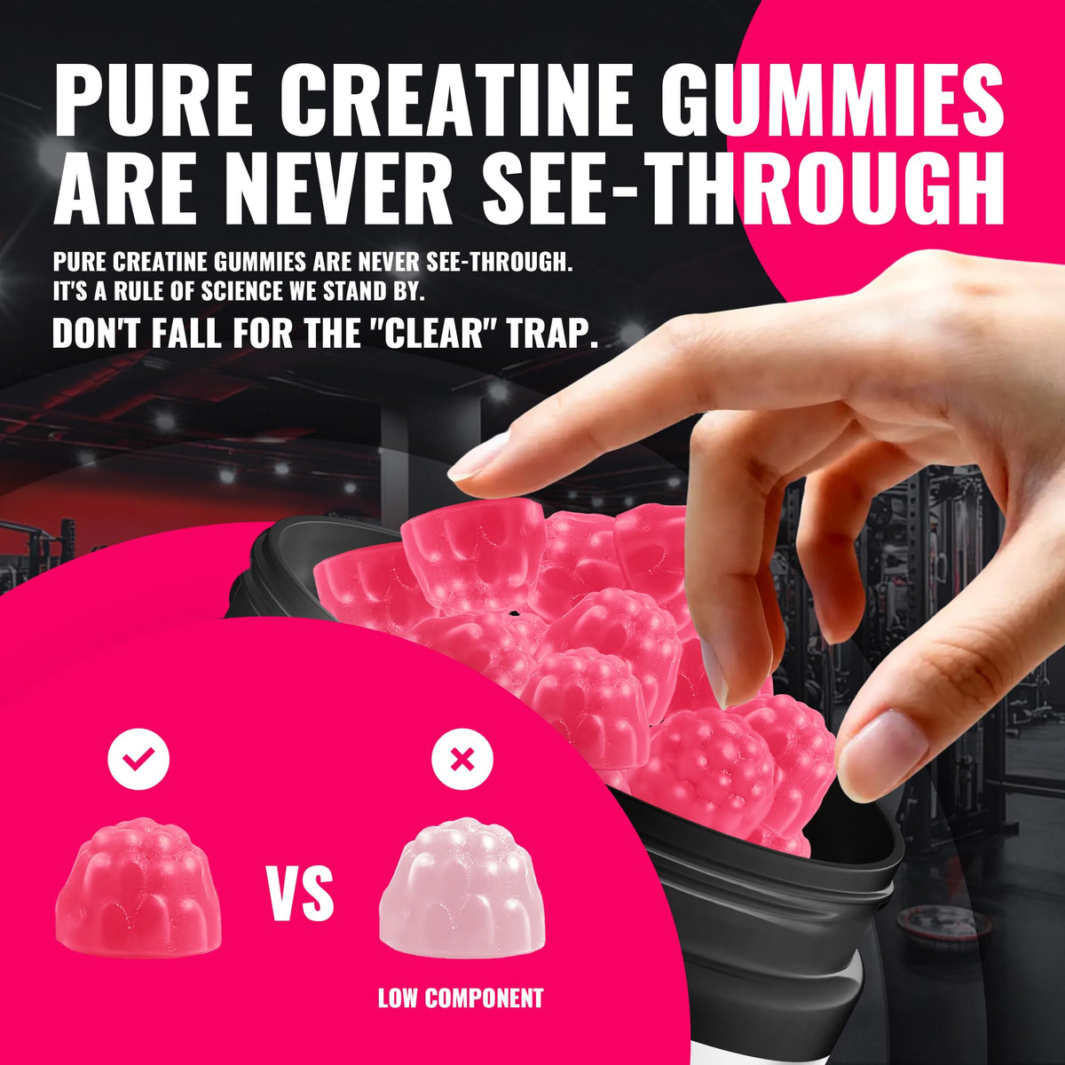 Gummies de créatine Natures Aid dans une main, en extérieur
