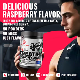 Gummies de créatine Natures Aid sur un fond sportif