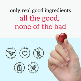 Gummies de créatine Organifi Cerise avec une main tenant une portion