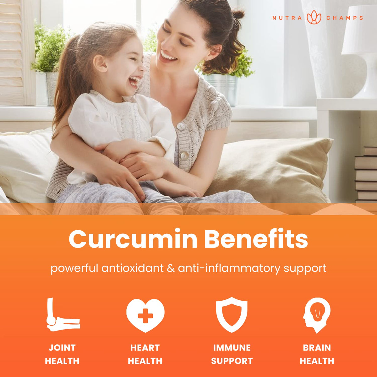 Gummies de curcuma NutraChamps dans une main, prêt à être consommé