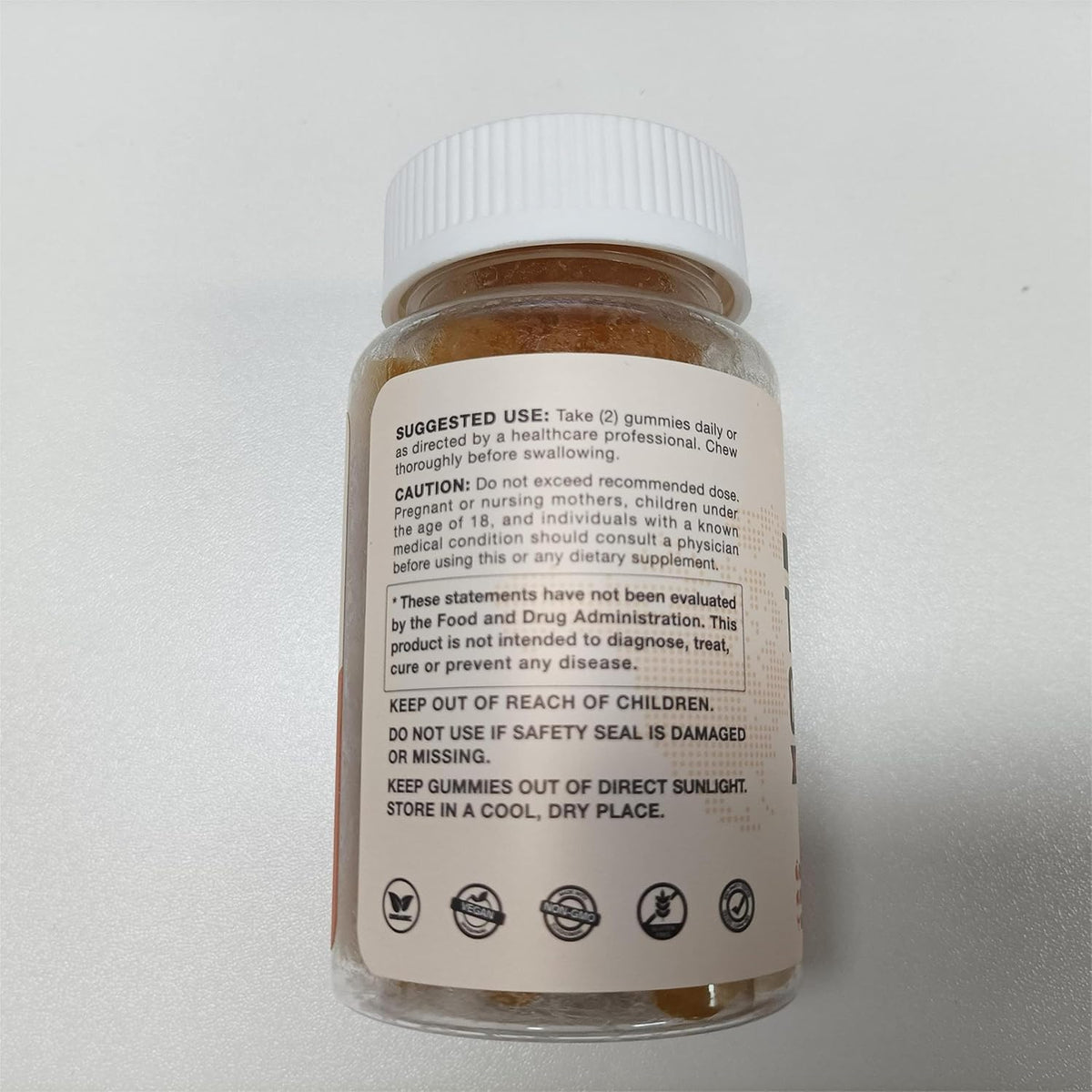 Gummies de curcuma WACHRAY dans une main