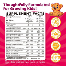 Gummies de Fer dilib avec un gummy en main, saveur baies mélangées