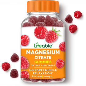 Gummies de magnésium 900mg, trois gummies sur une surface blanche