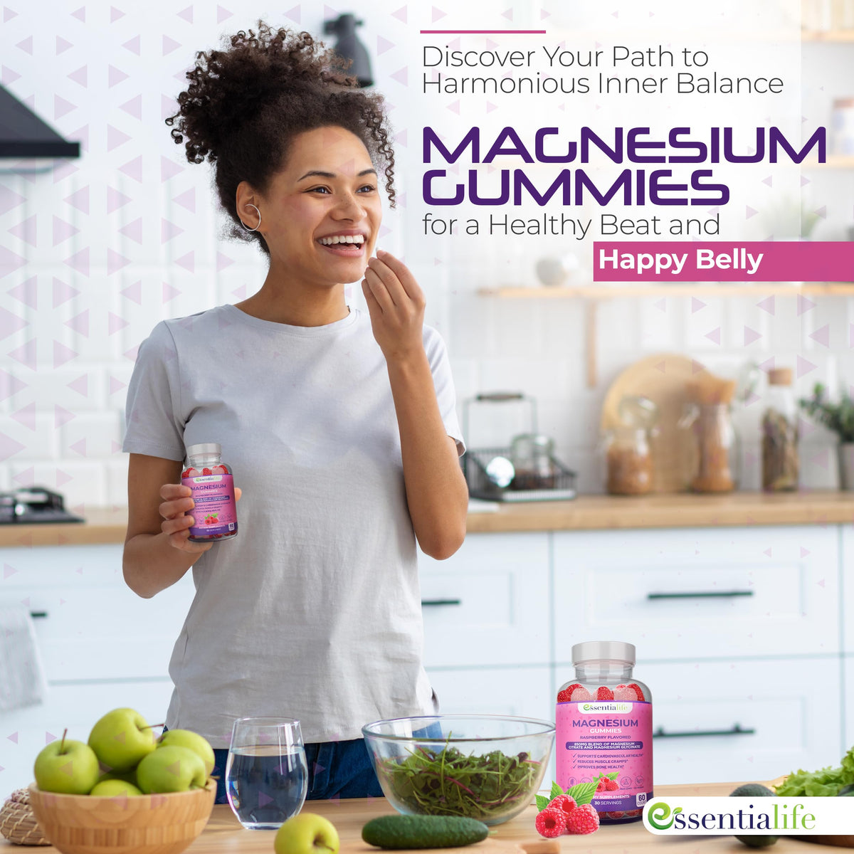 Gummies de magnésium Essentialife avec une main tenant un flacon