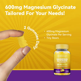 Gummies de magnésium glycinate dans une main, vue rapprochée