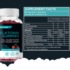 Gummies de Mélatonine BionerLab avec des baies en arrière-plan