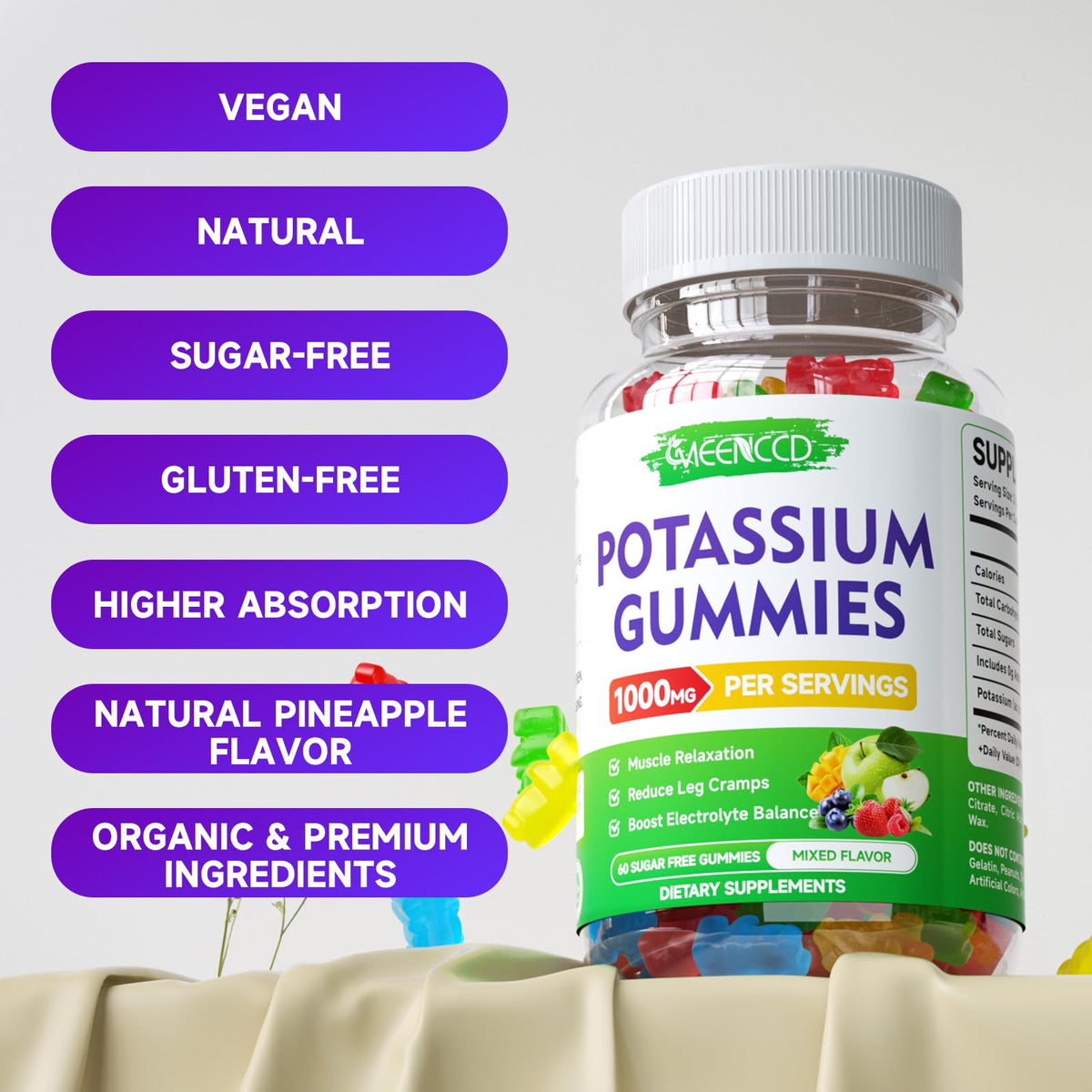Gummies de potassium dans une main, prêtes à être consommées.