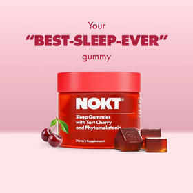Gummies de sommeil NOKT à côté d'un verre d'eau