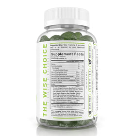 Gummies de Super Aliments Verts PUREFINITY avec une main tenant un gummy