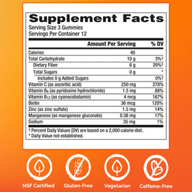 Gummies Emergen-C à côté d'un verre d'eau