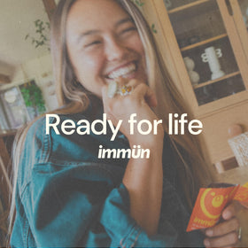 Gummies Grüns dans une main, format pratique