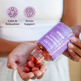 Gummies L-Theanine BrainMD sur un fond neutre