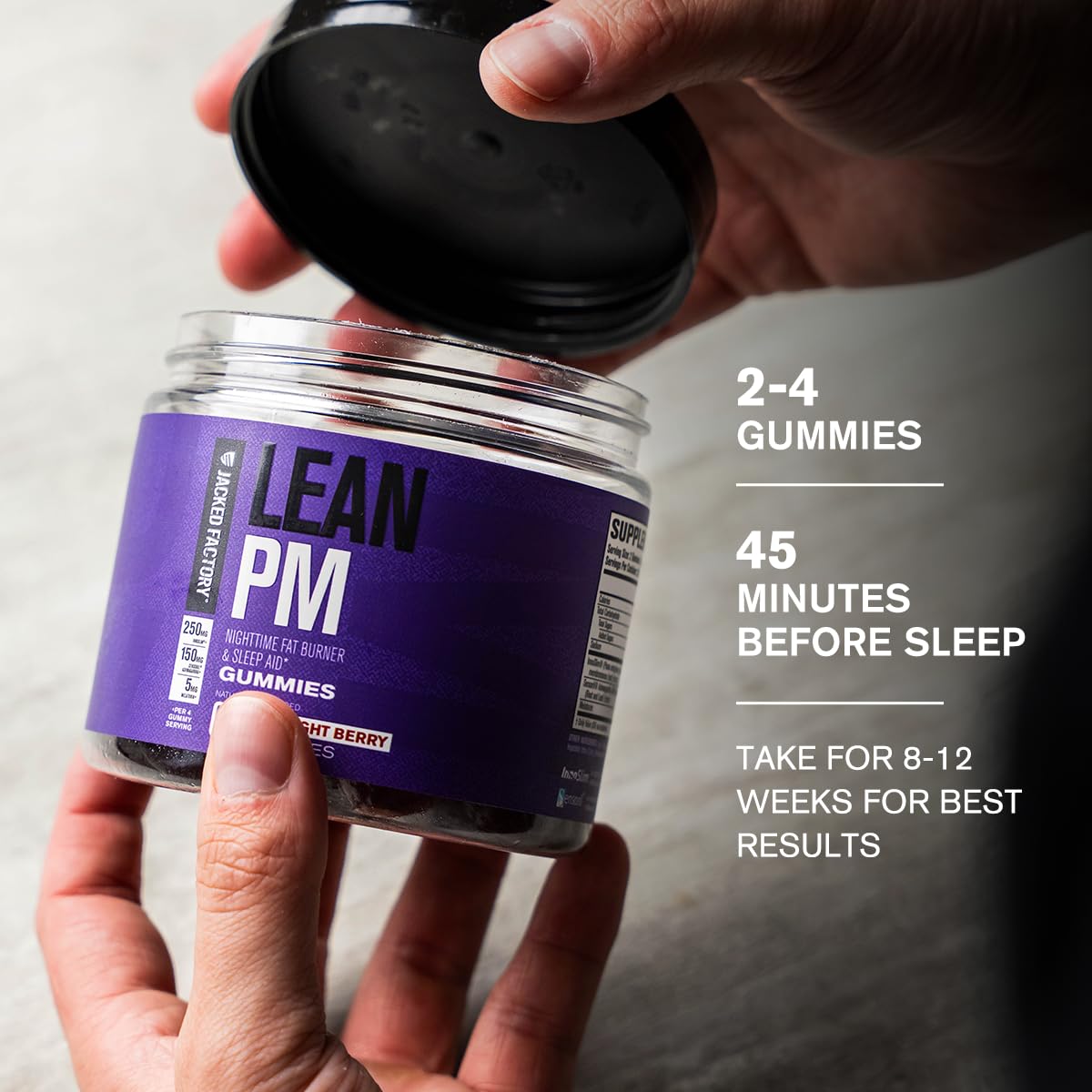 Gummies Lean PM Jacked Factory avec une main tenant une gomme